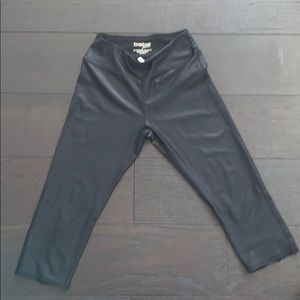 Black leggings (cropped)